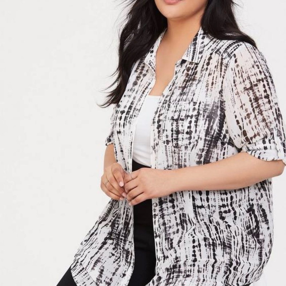 Chiffon Collared Button-Front Tunic - Picture 2 of 7